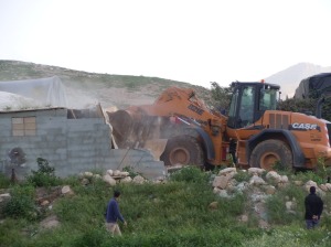 Bulldozer israeliani in azione