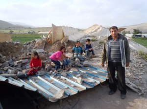 Casa demolita ad al-Jiftlik (14.03.2012)